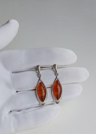 Серебряные серьги с янтарём