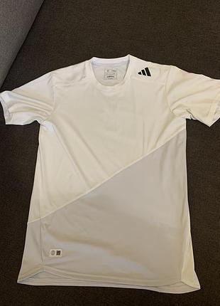 Футболка adidas стан відмінний