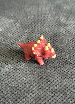Фігурка динозавра червона  з колекції kinder surprise dinosaur natoons