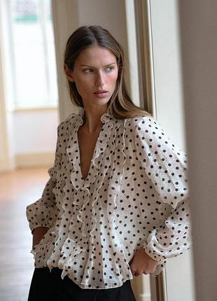 Блуза с воланами и горошком от zara