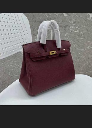 Женская сумка в стиле hermes birkin в цвете бордо или rouge h с золотистой фурнитурой.