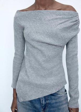 Асиметричний светр сірий базовий класичний zara