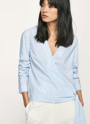 Голубая рубашка полоска massimo dutti с запахом и завязкой сбоку.