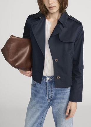 Темно-синий укороченный тренч frame the short trench jacket) с погонами и отложным воротником