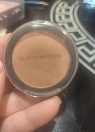 Одноколірні тіні для повік від beauty success у відтінку terra n° 6 мають об'єм 2 грами та виготовлені в італії