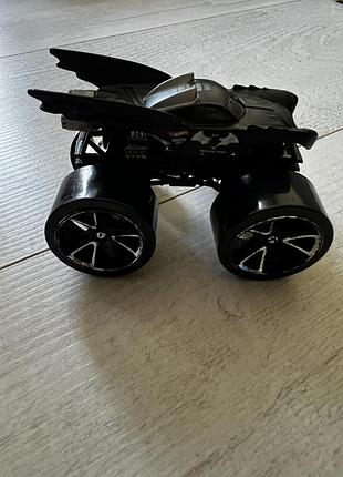 Бетмобіль batman монстер трак hot wheels