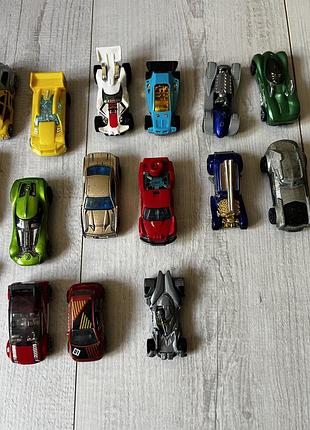 Базові машинки hot wheels 3