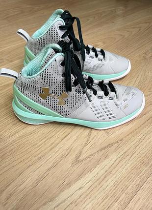 Дитячі баскетбольні кросівки under armour (оригінал), 33 розмір, гарний стан