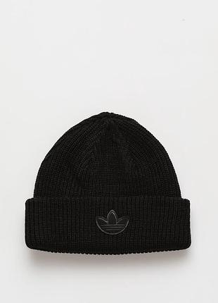 Мінімалістична чорна шапка-біні adidas originals adicolor short beanie з тональним логотипом! 🖤⛰️