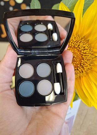 Палетка тіней 324 blurry blue.the chanel les 4 ombres quadra eyeshadow palette