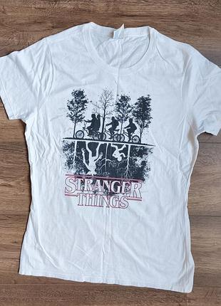 Белая женская футболка stranger things (оригинальный мерч), размер м