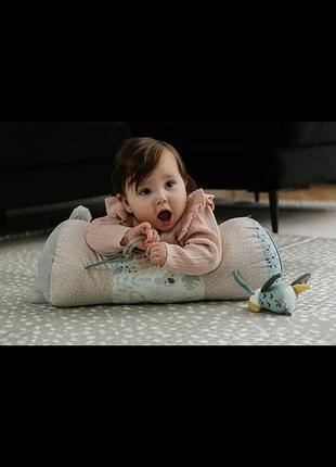 Подушка для выкладывания на животик nuby animal adventures tummy time roller