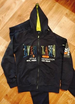 Костюм спортивный