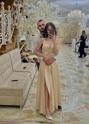 Сукня з атласу