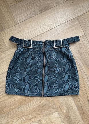 Джинсова спідниця-міні зі зміїним принтом topshop