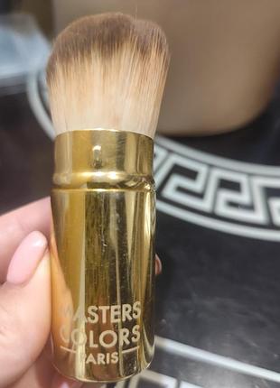 Masters colors kabuki brush, компактная выдвижная кисточка для макияжа с золотистым корпусом.