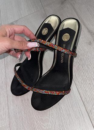 Розкішні босоніжки оригінал river island 25,5 см нова колекція з камінцями