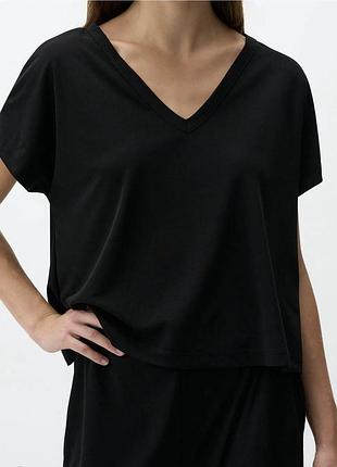 Чорна блузка з v-подібним вирізом та короткими рукавами дольман від zara