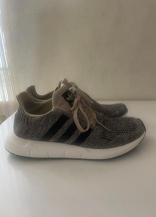 Adidas swift run cq2117 розмір 42,5 ,27 см