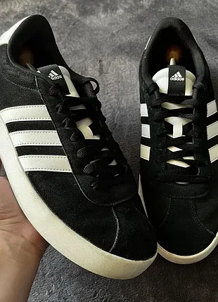 Чоловічі кросівки adidas. p. 44.