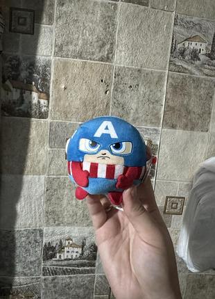 Эта игрушка – ty marvel captain america squish, мягкий шарообразный плюш с персонажем капитана америка