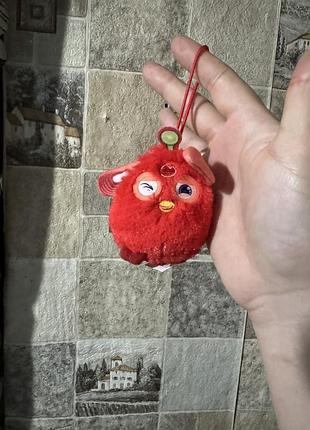 Червоний брелок для ключів mcdonald's happy meal 2016 року у формі персонажа furby connect