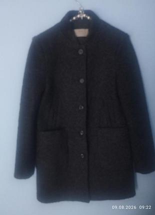 Жіноче коротке пальто від zara.