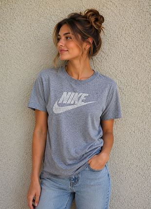 Женская футболка nike