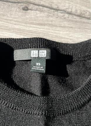 Чорний светр uniqlo xs — мінімалізм і якість