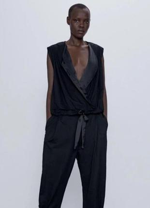 Чорна стильна блуза без рукавів від zara