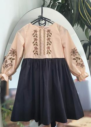 Вишита сукня для дівчинки