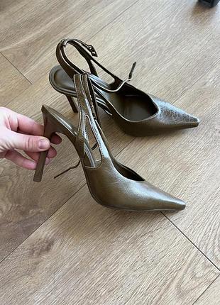 Туфли stradivarius