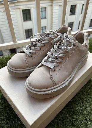 Кеди нубук, снікерси tamaris