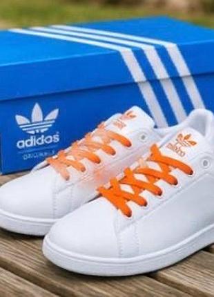 Adidas чоловічі кросівки білі з помаранчевим | повсякденна модель | 40–45 мужские кеди класика мужские кроссовки адидас підліткові/подростковые кеди