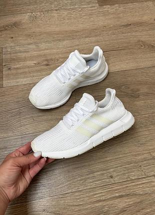 Стильні кросівки adidas womens swift run 1.0 оригінал р.39,5, устілка 25,5см. на стопу 24-24,5см