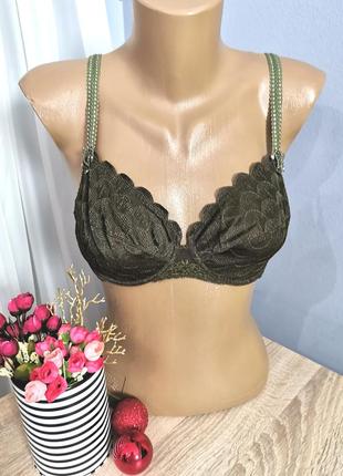 Мереживний бюстгальтер розміру 75 c