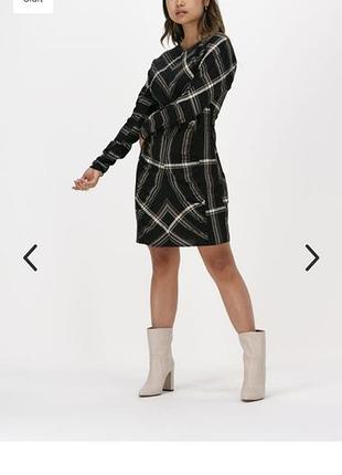Шикарное 67%- вискозное платье  just!