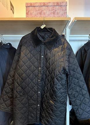 Оригінальна демісезонна куртка від британського бренду barbour з класичної серії heritage liddesdale в базовому чорному кольорі. нова! оригінал! s