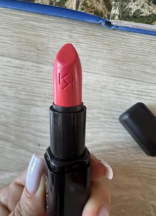 Яркая помада kiko 412 цвет