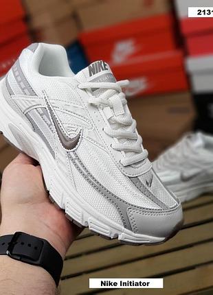Nike initiator бежеві