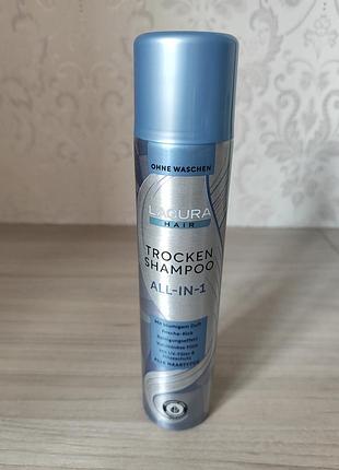 Сухой шампунь lacura hair all-in-one, обеспечивающий мгновенный объем и очищение.