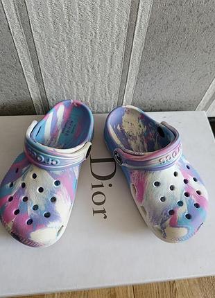 Crocs! crocs! crocs!
