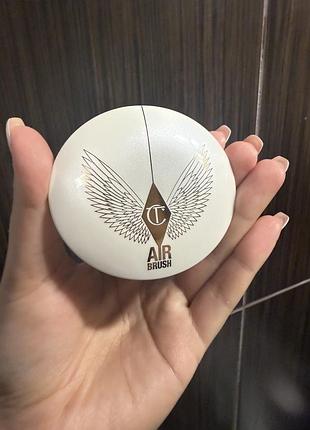 Компактна пудра charlotte tilbury airbrush brightening flawless finish відтінок fair - medium 9 гр повнорозмір