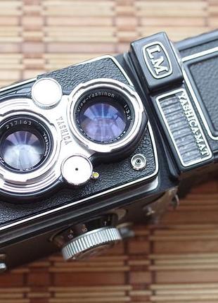 Среднеформатный фотоаппарат yashica mat lm yashinon 80mm 3.5 без экспонометра , с кофром
