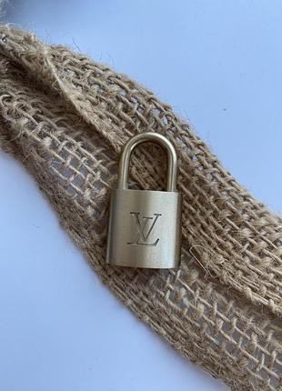Замочок аксесуар  louis vuitton, висота 3 см