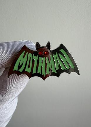 Пін значок металевий брошка mothman – людина-метелик, містичний кажан із червоними очима