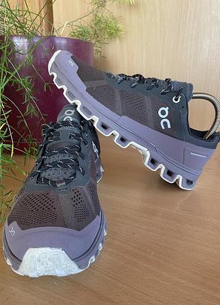 Кросівки on running р 40 устілка 25,5 см.