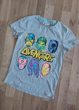 Футболка marvel.