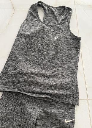 Спортивні лосіни  і майка сірого кольору, розмір с , nike