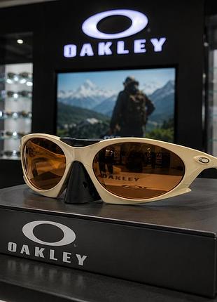 Сонцезахисні окуляри oakley